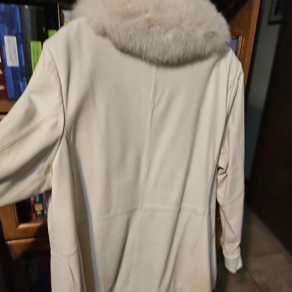 Gallery Cream Fur-Trimmed Trench Coat - Picture 2 of 4